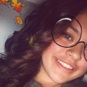 Meet your Posher, Chloe